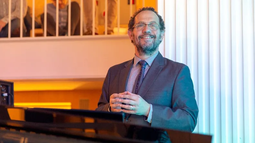 Sergio Feferovich presenta La música de las ideas en el Teatro Plaza