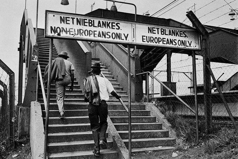 Efemérides: un día como hoy, 17 de junio, el parlamento de Sudáfrica suprime el apartheid.