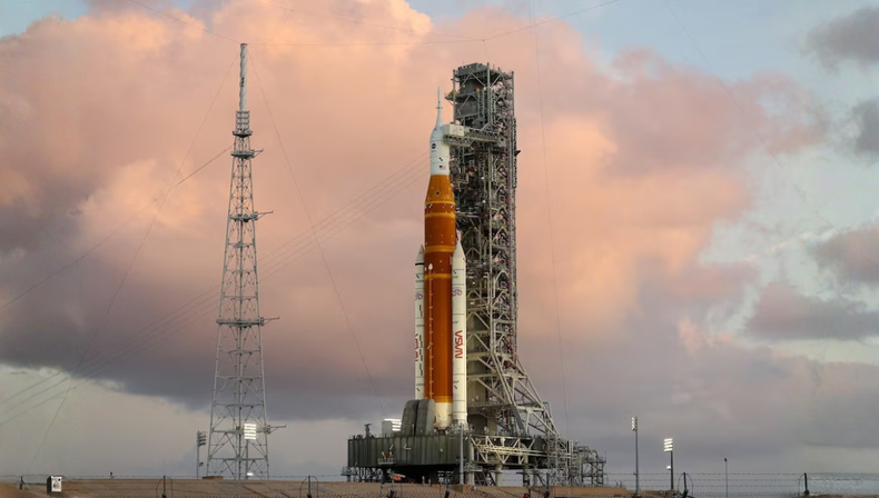 A qué hora y cómo ver en vivo el lanzamiento de la misión Artemis II hacia la Luna