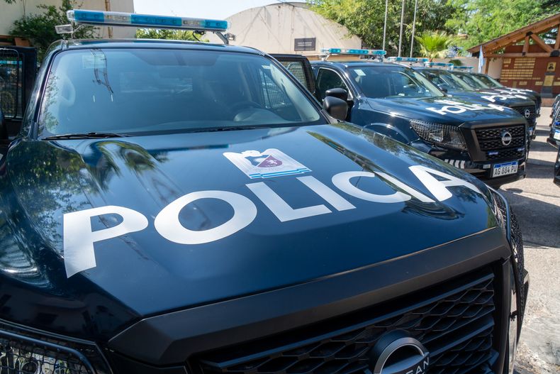 Dos autos de la Policía chocaron en Guaymallén mientras seguían a un vehículo que estaba denunciado por robo.
