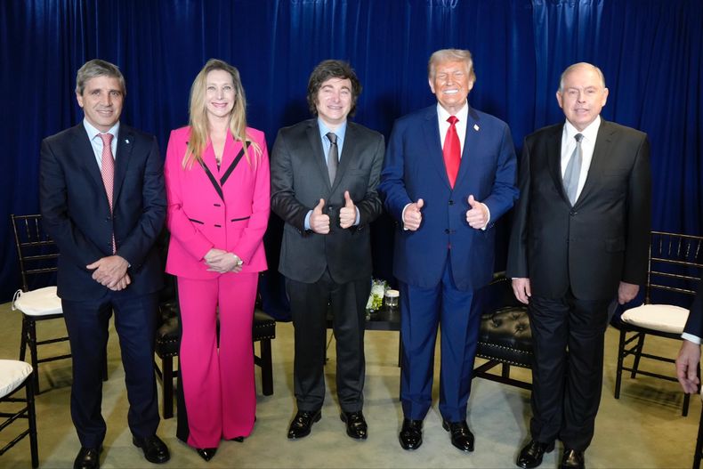 La comitiva argentina liderada por Javier Milei en su último encuentro con Donald Trump. 