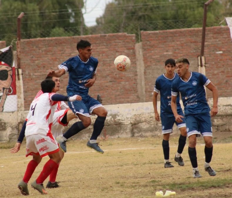Fútbol. Se completa la 23° fecha del fútbol de primera división.