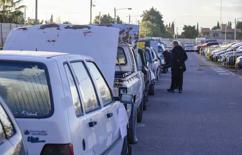 Guaymallén saca a remate 12 autos y 30 motos alojadas en la Playa de Secuestros municipal
