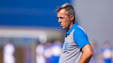 El ayudante de campo de al reserva murió en la previa de un partido de fútbol.