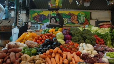 Octubre en la verdulería: bajan los choclos, lechugas y suben las papas