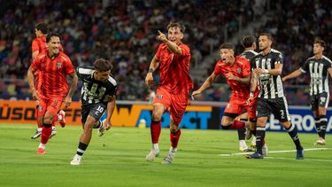 El debutante Simoni convirtió el primer tanto del Mensana. El debutante Simoni convirtió el primer tanto del Mensana.