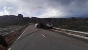 El camión quedó atravesado en la ruta y complica el tránsito.&nbsp;
