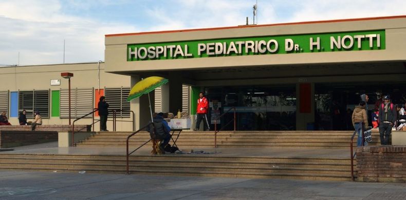 Tras sufrir el accidente en el tractor, una ambulancia lo trasladó al Hospital Notti.