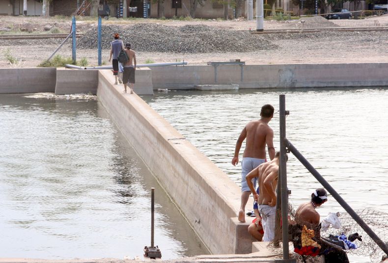 Para ingresar al agua, la persona no debe haber tomado nada de alcohol.