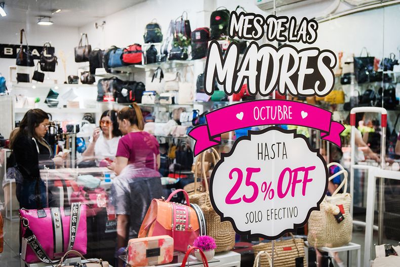 dia-la-madre-los-comercios-ventas-mendoza-ciudad-descuentos-rebajas-octubre-mama