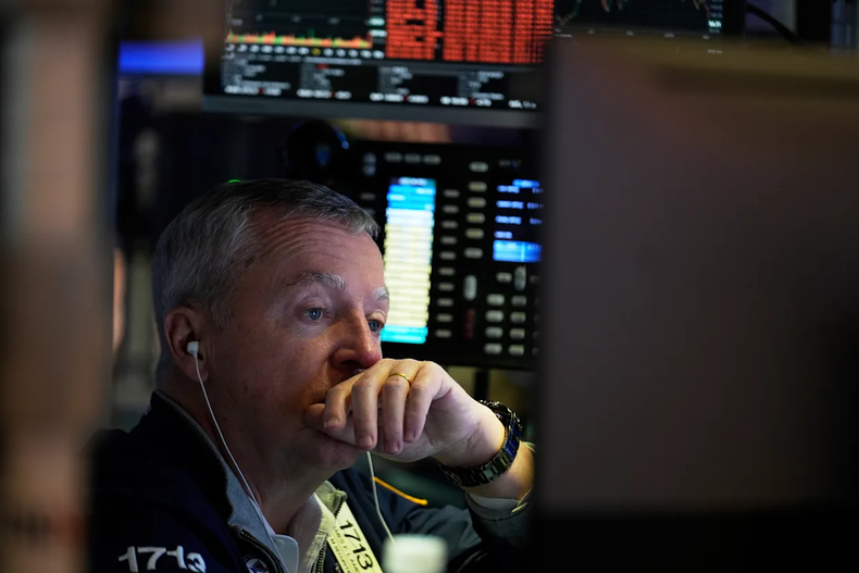 Los mercados mostraron su preocupación por la política económica argentina. El dólar rompió el techo mientras acciones y bonos se derrumban.