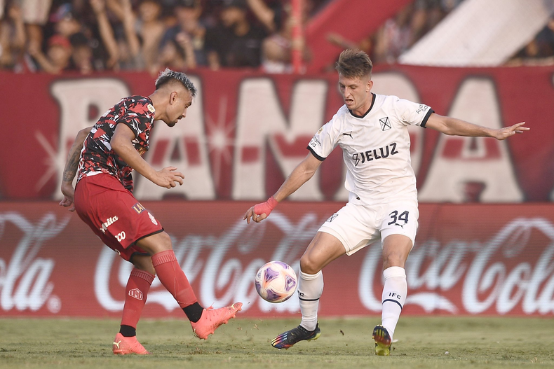 Independiente igualó con Barracas Central 1 a 1.