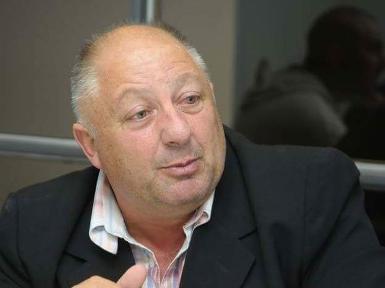 El ahora ex presidente explicó que su salida responde a motivos de salud y cuestiones familiares