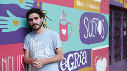 El director de la Fundación Sí habló sobre su sexualidad: “un psicólogo me explicaba cómo suicidarme”