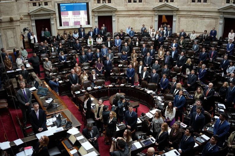 La Cámara de Diputados de la Nación Argentina devolvió a comisiones el proyecto de endeudamiento familiar.