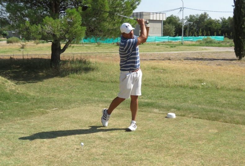 22 Carlos Seijo ganador de la 5° fecha del Torneo Nevado Club House. Martes 07 06 22