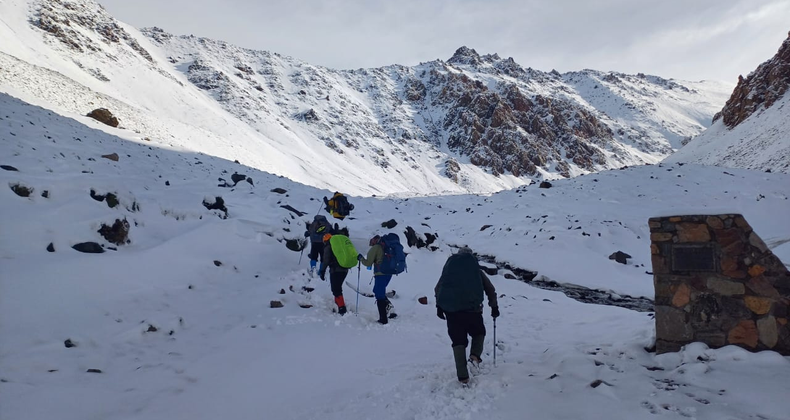 Cinco personas desaparecidas en Alta Montaña: dos casos simultáneos activan operativos de búsqueda.