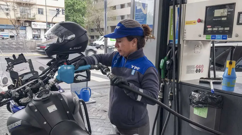 YPF también subió el precio de los combustibles.