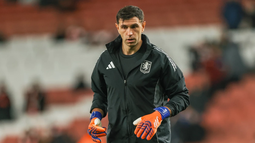 Emiliano “Dibu” Martínez, campeón del mundo con la Selección argentina, aparece en el radar del Inter de Milán.