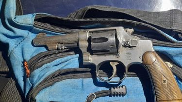 cuatro detenidos con armas en distintos procedimientos: dos son menores