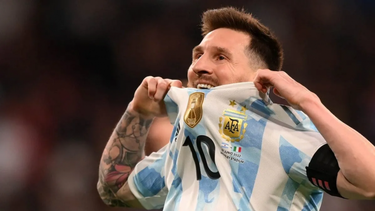 messi supero en titulos a pele y esta a cuatro del maximo ganador, dani alves
