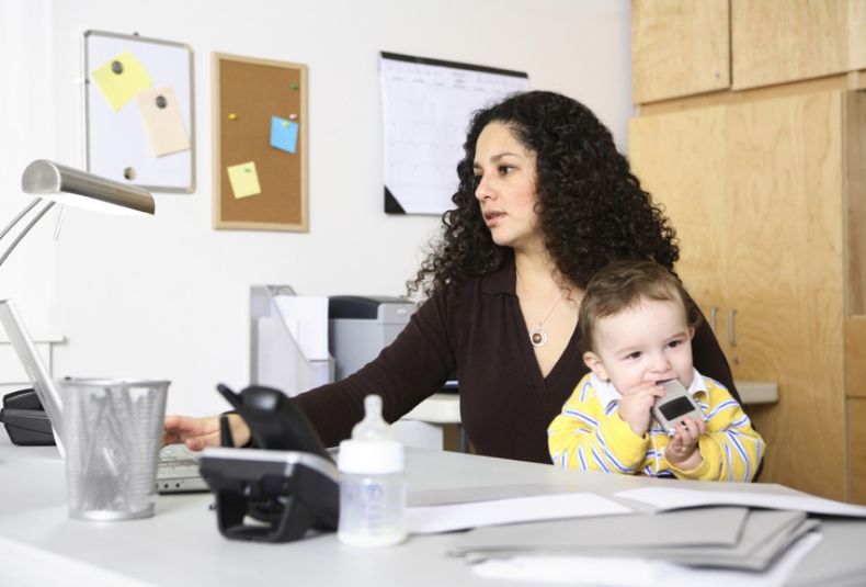 Mamas trabajando-desde-casa