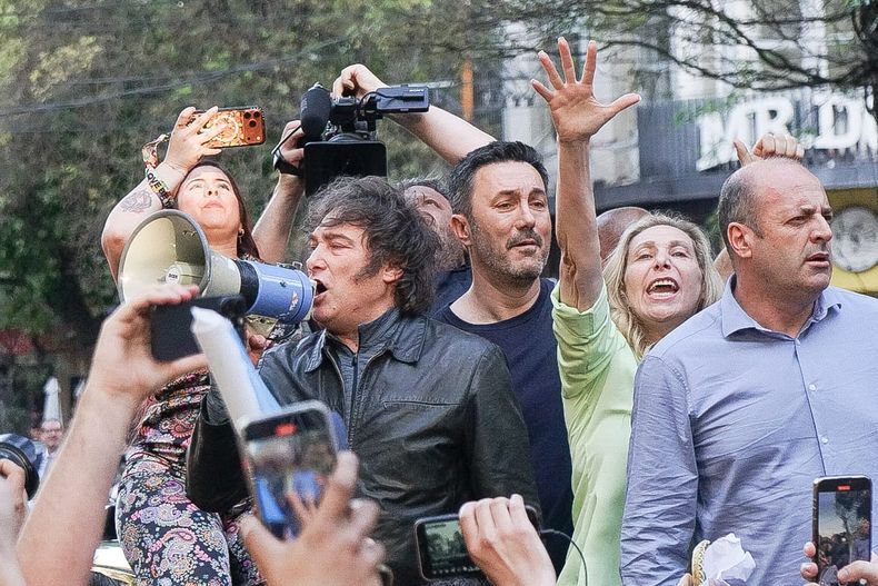 El presidente recorrió el microcentro mendocino