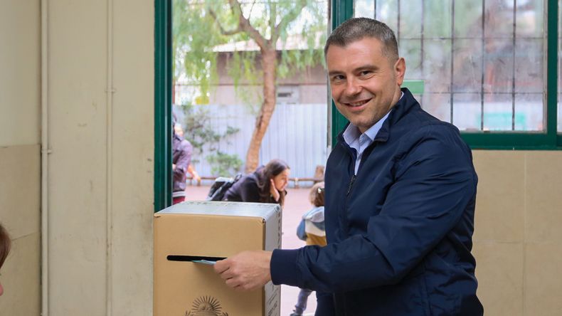 Diego Costarelli, candidato a intendente de Godoy Cruz por el frente Cambia Mendoza. Diego Costarelli, candidato a intendente de Godoy Cruz por el frente Cambia Mendoza.