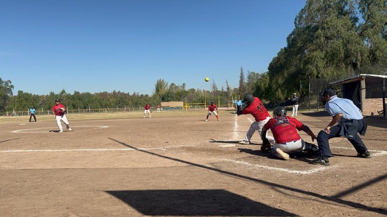 Caciques se llevó el Vendimia 2026 de Sóftbol, pero UNCuyo fue el mejor mendocino en el torneo.