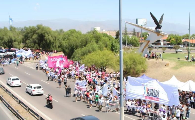 Manifestación de la UTEP Mendoza.