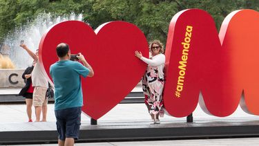 Sitio Andino | turismo, turistas, vacaciones, clima, tiempo, verano, ciudad de mendoza, plaza independencia.jpg