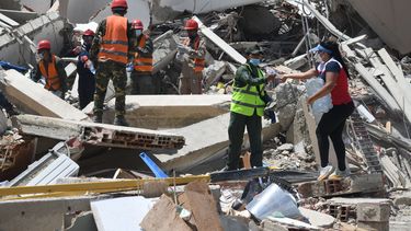 Voluntarios e integrantes de la Fuerza Armada Nacional Bolivariana realizan tareas de remoción de escombros La Guaira, Venezuela. Voluntarios e integrantes de la Fuerza Armada Nacional Bolivariana realizan tareas de remoción de escombros La Guaira, Venezuela.