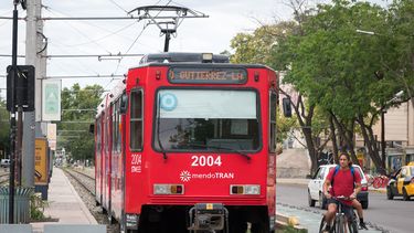 El Metrotranvía suspende sus recorridos este martes: a qué hora pasa la última formación.
