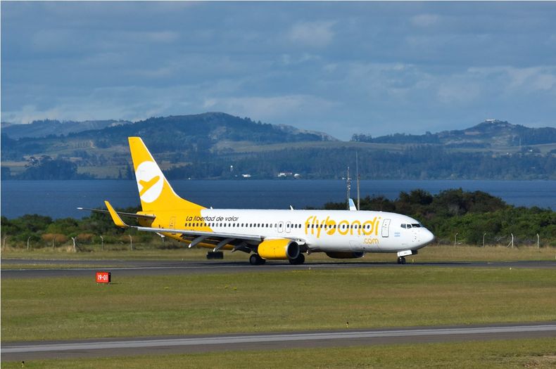 Flybondi acumela deudas, embargos y reclamos laborales