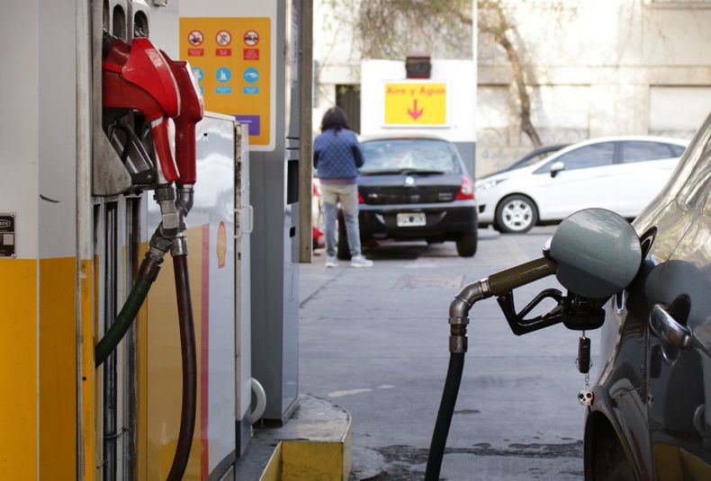 estación de servicio, nafta, naftas, combustibles, aumento, shell, super, diesel