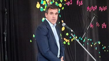 el presidente de ford estuvo en la inauguracion de obras en una escuela rural de malargüe