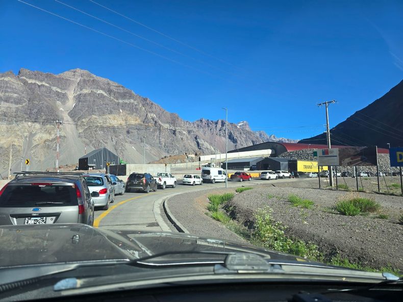 El Paso Internacional Los Libertadores permanecerá abierto hasta la medianoche y luego será cerrado por razones climáticas