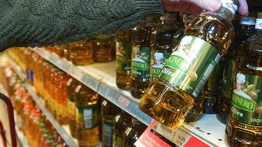 Acuerdan precio tope para el aceite: suba del 6%