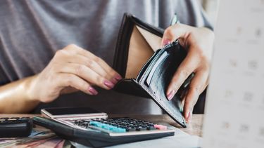 Viajes, autos y lujo vs. “no hay plata”: contrastes del consumo argentino Viajes, autos y lujo vs. “no hay plata”: contrastes del consumo argentino