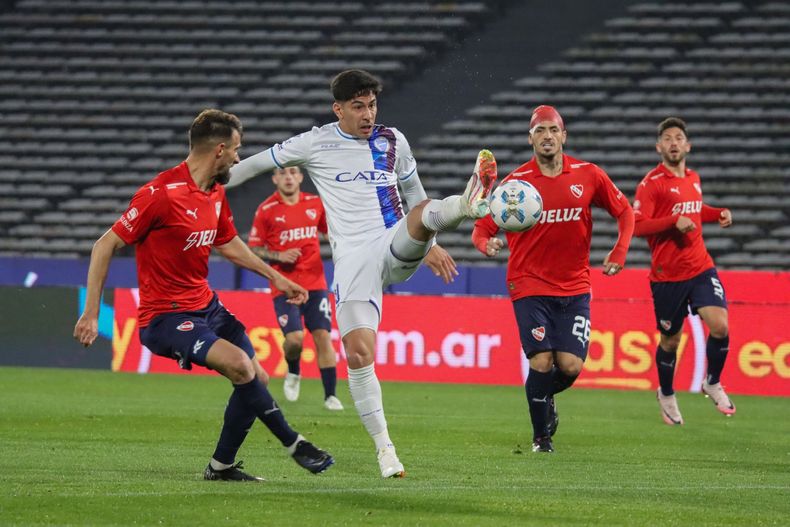 El Tomba fue goleado por el Rojo y dijo adiós a la Copa Argentina de Fútbol