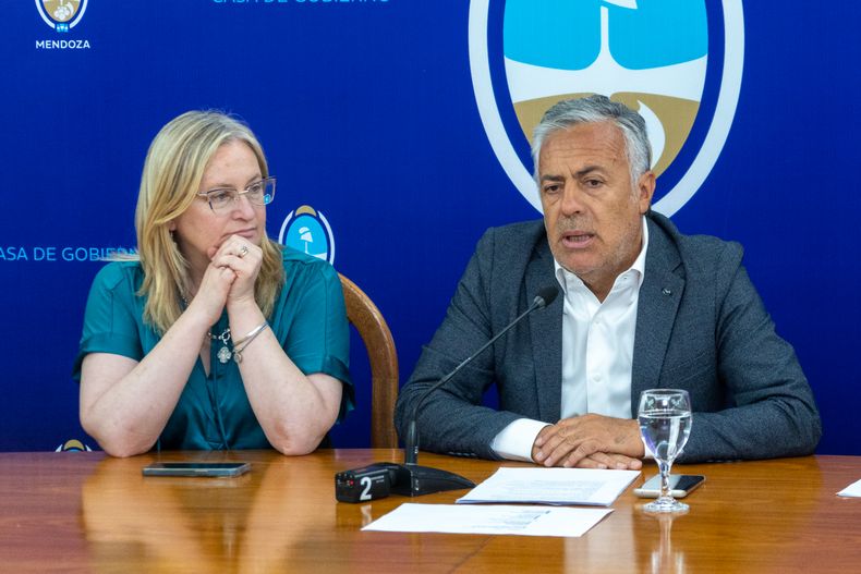 Alfredo Cornejo desmintió que en San Rafael no se pueda tomar agua de la red domiciliaria.