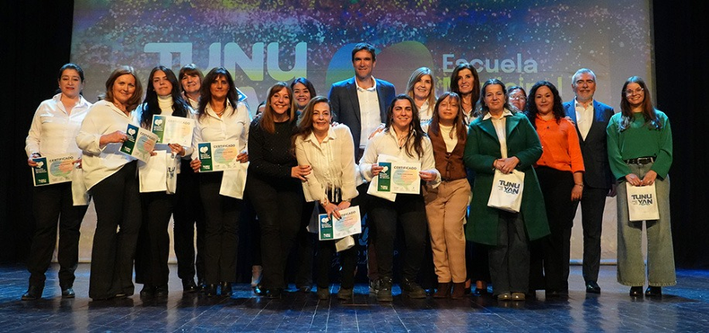 Nuevos egresados de su Escuela Municipal de Idiomas en Tunuyán.