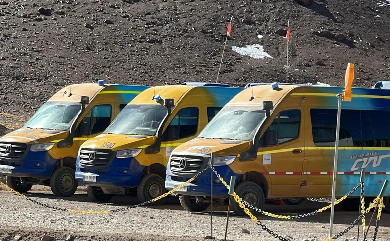 Las camionetas chilenas en proyectos de minería en San Juan se han vuelto moneda corriente