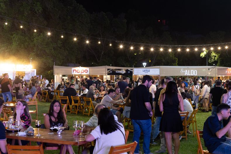 La primera noche marcó un inicio multitudinario para una edición que continuará este domingo con nuevas propuestas imperdibles.