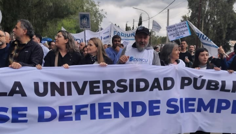 La quinta Marcha Federal Universitaria comenzó en Mendoza.