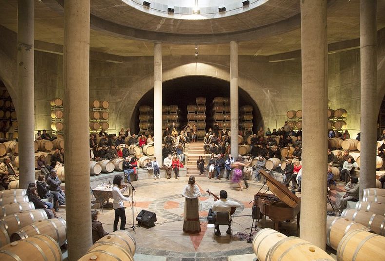 Tango por los Caminos del Vino, La cava de Bodega Salentein lució colmada de un público que disfrutó al máximo del encuentro