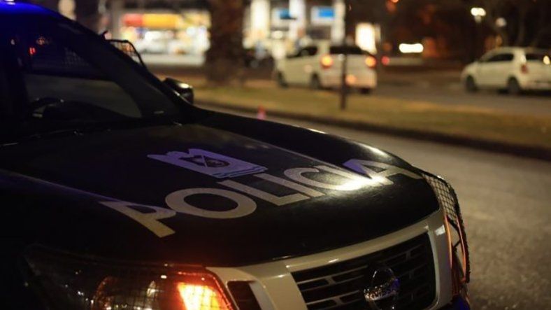 Impactante accidente vial en Maipú: chocó contra un árbol y está grave