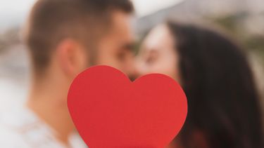 San Valentín: por la inflación, se eliminaron los regalos y los festejos son más simples