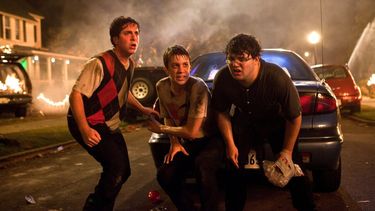La película llena de excesos y descontrol que es furor en HBO Max.