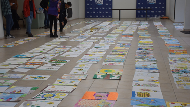 cientos de ninos presentaron dibujos en valle de uco sobre los abejas en el cuidado del planeta